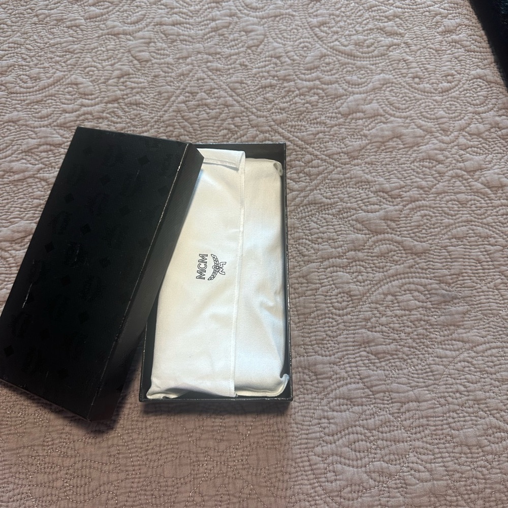 Mmm Wallet On A Chain - image 7